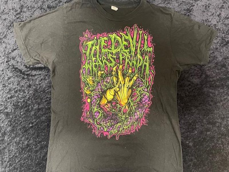 DEVIL WEARS PRADA: The Devil Wears Prada USED SHIRT LARGE